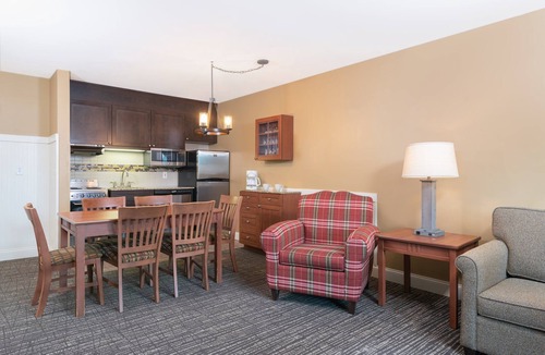 West Dover Condo | Expansive 2BR | Sleeps 10 | Ski-In