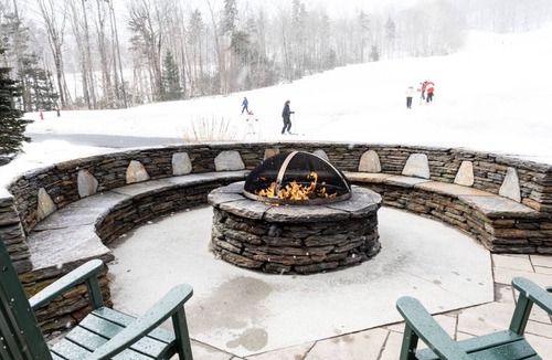 West Dover Condo | Expansive 2BR | Sleeps 10 | Ski-In