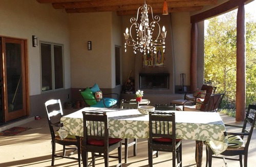 La Tierra House | Expansive and luxurious! On 2.5 acres yet close to town! Mtn views!