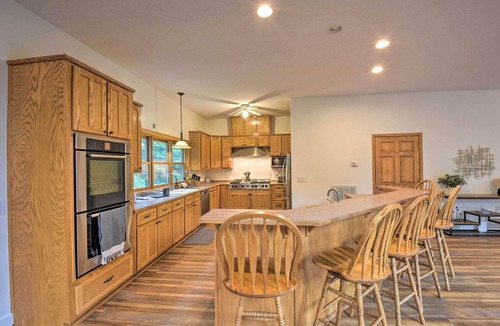 Unaka House | Expansive Home on 16 Acres w/Smoky Mountain Views