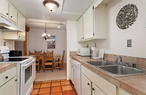 Northeast Santa Fe Hotel | Experience Authentic Santa Fe Living - Walk to Historic Downtown, Kiva Fireplace