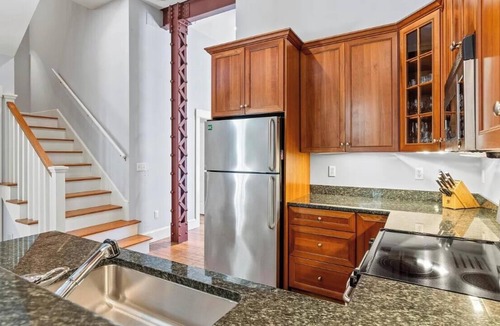 Portland Condo | Experience modern comfort, historic surroundings, and resort amenities on GDI