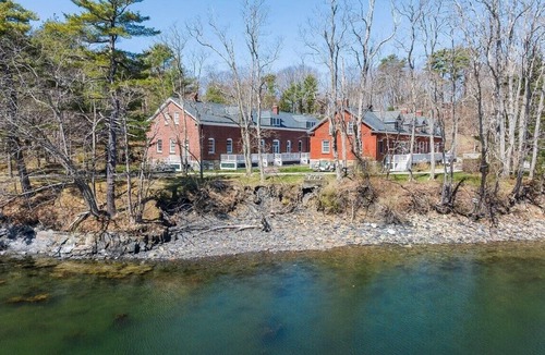 Portland Condo | Experience modern comfort, historic surroundings, and resort amenities on GDI