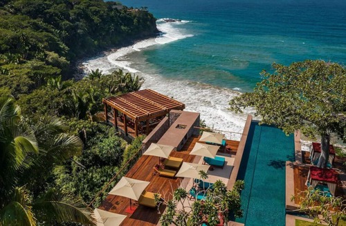 Lo de Marcos House | Experience Soothing Moments & Luxury! Balcony, Beachfront, Pets Allowed!