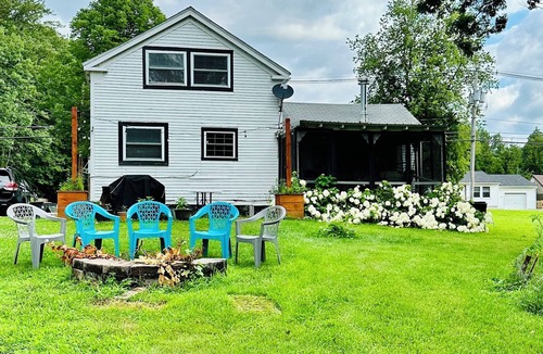 Constantia Cottage | Experience the charm of a lakefront cottage, perfect for year-round enjoyment!