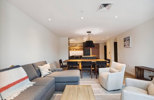 Stowe Area Condo | Experience the cozy charm of the Treehouse at Spruce Peak!