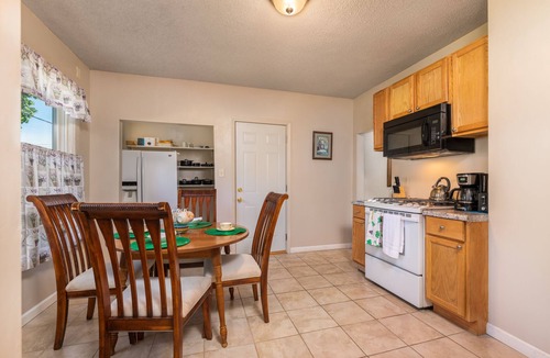 North End House | Experience Twin Cites, Spacious, Entire House