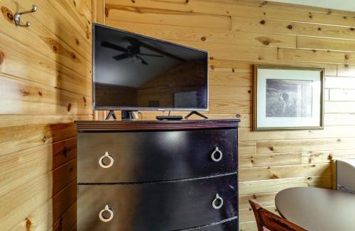 Waumandee Apartment | Explore the Mississippi River! Cabin in Cochrane