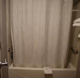 West Eugene Hotel | Express Inn & Suites Eugene