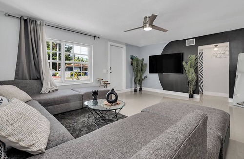 Golden Glades Villa | Exquisite Villa with Luxurious Pool