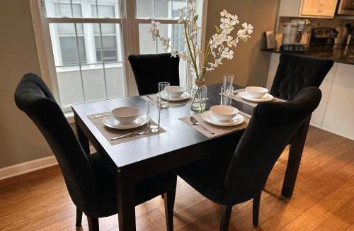 Lowry Hill East House | Extended & Short Term Stays at The Oasis Group