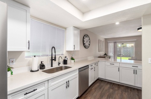 North Center Revitalization Association House | Extended Stay Ready – Spacious 3BR w/Private Backyard