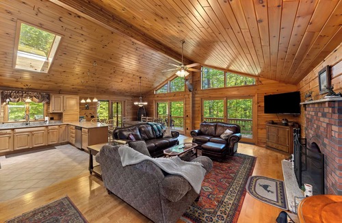Jay Cabin | Fabulous Fern Cabin | Hot Tub | Game Room