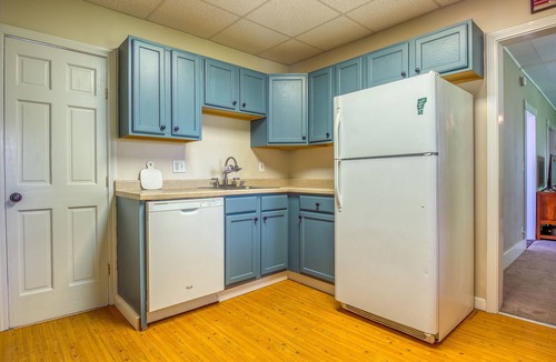 St. Johnsbury Center Apartment | Fairbanks Retreat - Cozy 2 bedroom 2nd floor apartment