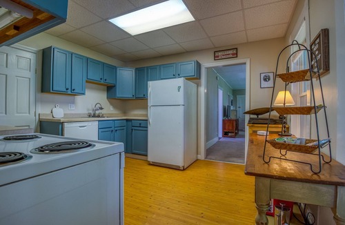 St. Johnsbury Center Apartment | Fairbanks Retreat - Cozy 2 bedroom 2nd floor apartment