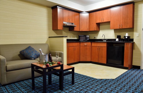 Windsor Locks Hotel | Fairfield Inn & Suites Hartford Airport