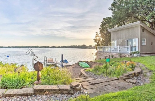 New Prague Cabin | Fall is absolutely beautiful on Cedar Lake!! Best time of year. Save Weekdays!
