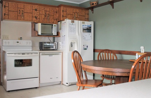 Bay Lake Cabin | Family Cabin on Beautiful Bay Lake-RELAX-Large Lakeside Deck, Yard, Private Dock
