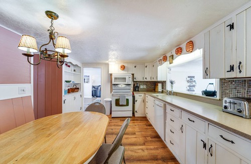 Chaumont Cottage | Family Cottage on Chaumont Bay, Walk to Downtown