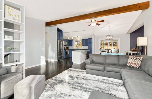 Eagan House | Family-Friendly 5-Bed Retreat