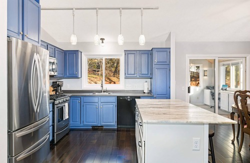 Eagan House | Family-Friendly 5-Bed Retreat