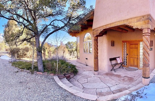 Arroyo Seco House | Family friendly adobe w/Hot Tub, 20 min to Taos Ski Valley - Hiking & Skiing