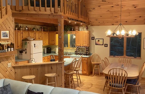 Jamaica Ski Chalet | Family Friendly Cozy Country Chalet - Close to skiing, hiking, kayaking, golf