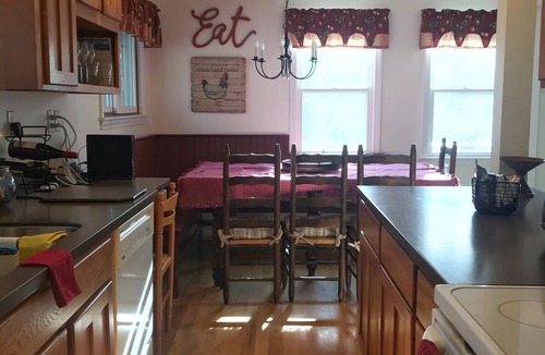 Ludlow House | Family Friendly Home Close to Hiking, Lakes and Restaurants