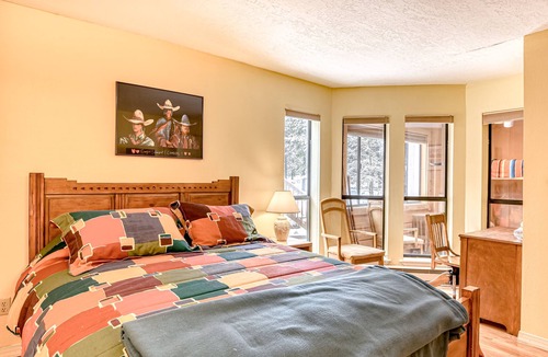 Angel Fire Condo | Family-friendly home close to mountain and restaurants - 1 dog okay