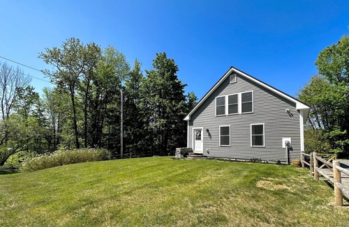 West Burke House | Family & Pet Friendly Cozy Single Family Home In Burke