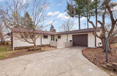 Tecumseh House | Fantastic 4-bedroom house with AC in charming Tecumseh