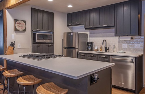 Overlook Park House | Fantastic Updated Home, SHARC Passes, King Suite