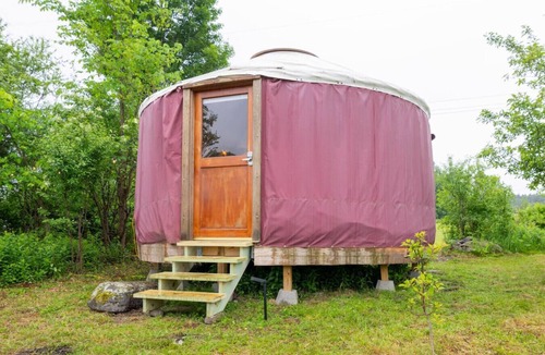Fairfield RV Rental | Farm Stay Yurt - 7 min St Albans