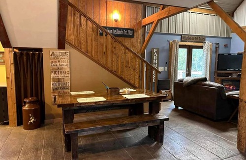 Winona House | Farmhouse ∙ 1 bedroom ∙ 8 guests