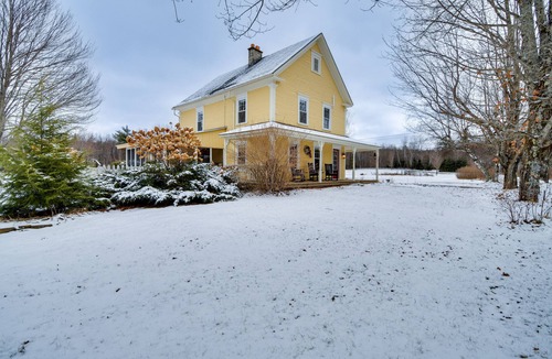Bethlehem House | Farmhouse on Ammonoosuc River Near Cannon Mountain