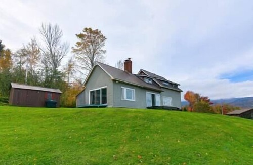 Johnson House | Farmhouse with Mountain Views Near Stowe/Smuggs