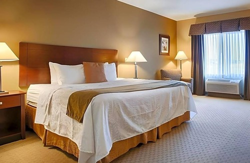 East Las Vegas Apartment | Featuring an indoor swimming pool and hot tub .