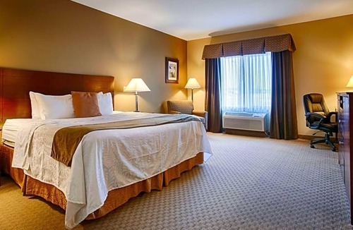 East Las Vegas Apartment | Featuring an indoor swimming pool and hot tub .