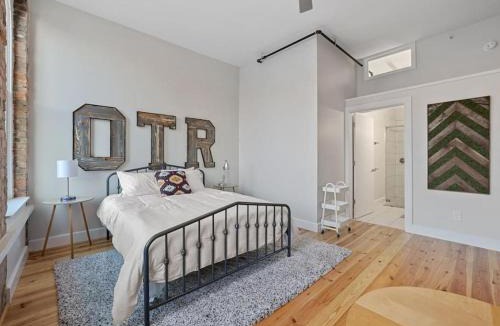 Over-the-Rhine House | Findlay Suites Explore OTR with an Outdoor Deck