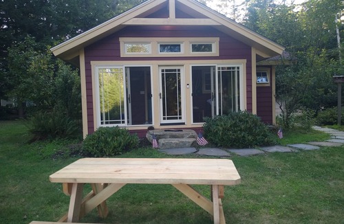 Rindge Cottage | Finnish Cabin with Sauna on Lake Monomonac