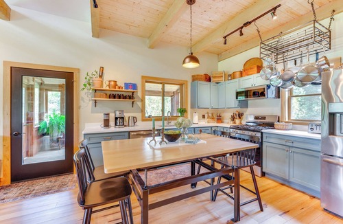 Stannard Cabin | Fire Pit & Views: Pet-Friendly Vermont Cabin