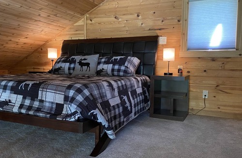 Siren House | Fish Lake Retreat! Leave the cities behind and relax at the lake.