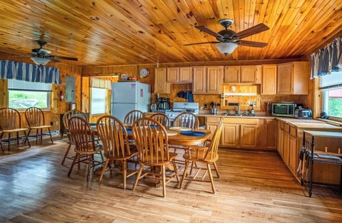 Hammond Cabin | Fish~N~Moor Cabin