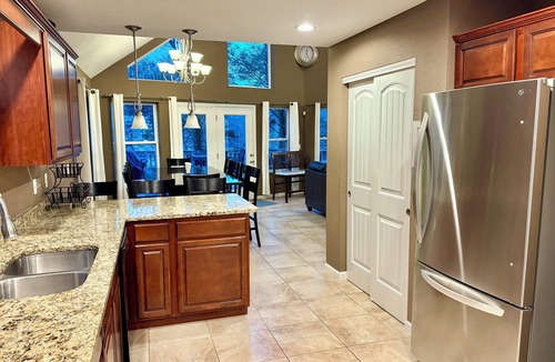 Lakeside Estates House | "Five O'Clock Somewhere" ✬ No Wake Cove ✬ Sleeps 22 ✬ Dbl Deck Dock with/Slide