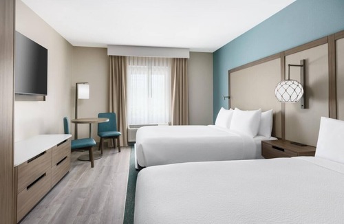 Marathon Hotel | Florida Keys Escape! 2 Elegant Rooms, Outdoor Pool, Free Breakfast!
