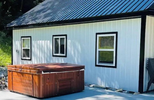 Dorchester Cabin | Fly Reel Cabin w/hot tub