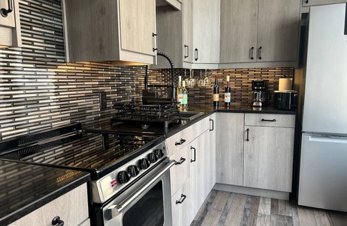 Fountain City House | Fountain City Loft, hot tub, river views