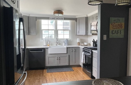 Frankfort Cottage | Frankfort Beach House — Located Just Steps From Downtown Frankfort!