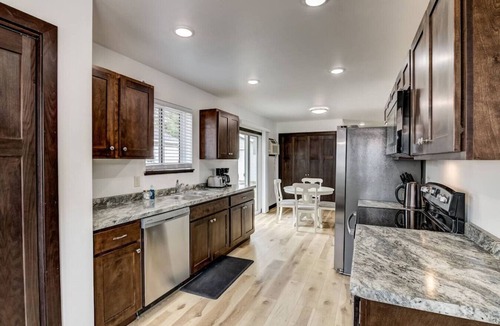 Eau Claire House | Franklin House. Minutes from Downtown Eau Claire