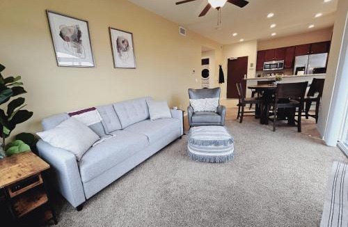 Kutzky Park Apartment | Free Parking, New Apartment, Steps From Mayo!